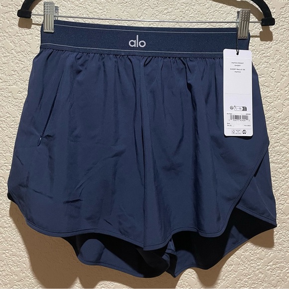 Alo Yoga NWT Match Point Women's Navy Shorts Size M - Picture 4 of 8
